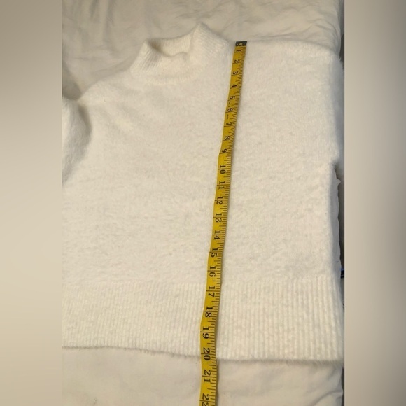 H&M Cream Fuzzy Mock Neck Pullover Womens Sweater XS - Picture 9 of 16